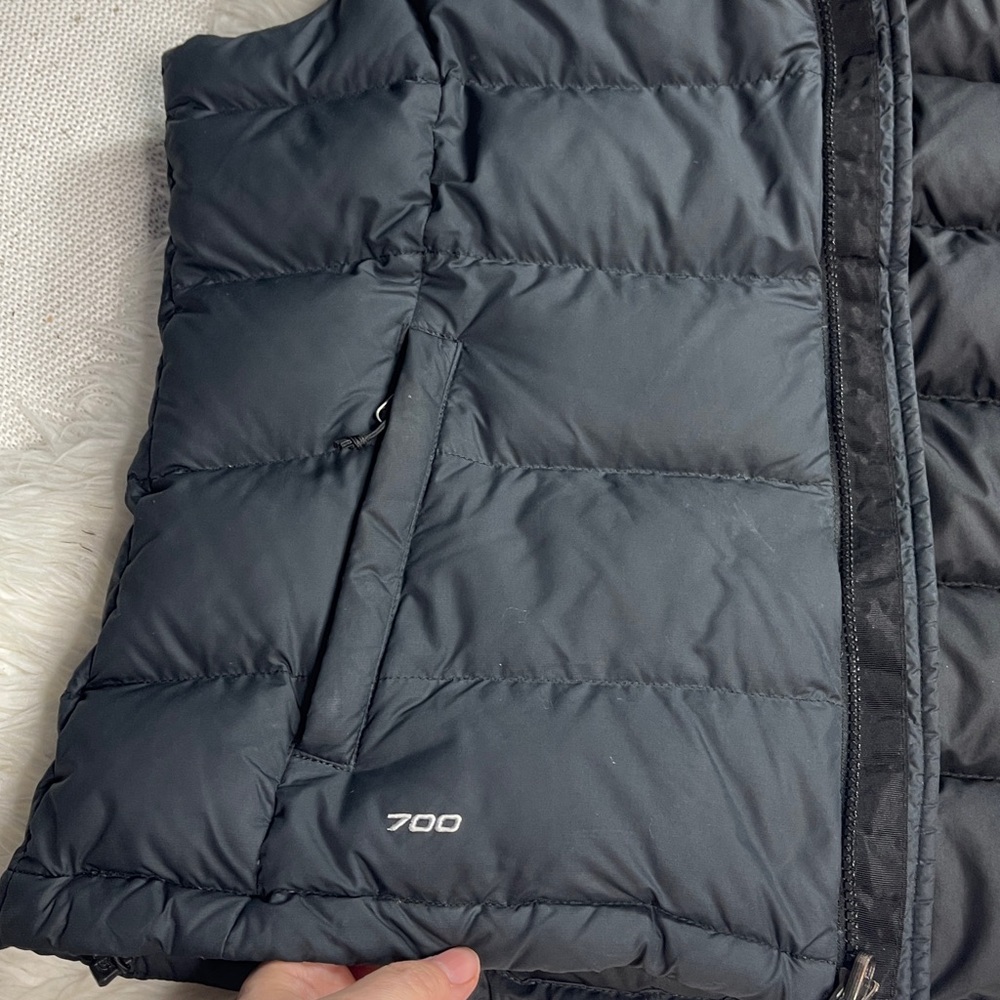 The North Face Black Women's 1996 Retro Nuptse Quilted 700 Down Vest - Picture 7 of 12